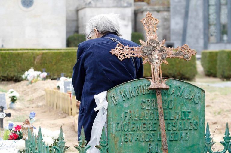 Vigo se prepara para Todos los Santos: visitas acotadas y cementerios al 50%