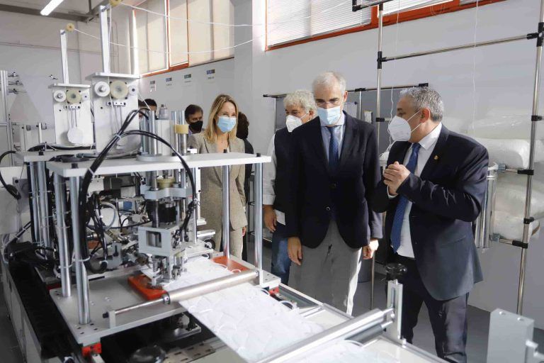 La primera fábrica de mascarillas FFP3 de Galicia comenzará a operar en Vigo en un plazo de diez días