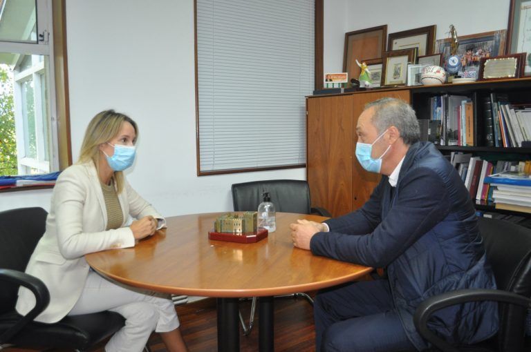 Marta Fernández-Tapias realiza una visita institucional al ayuntamiento pontevedrés de Soutomaior