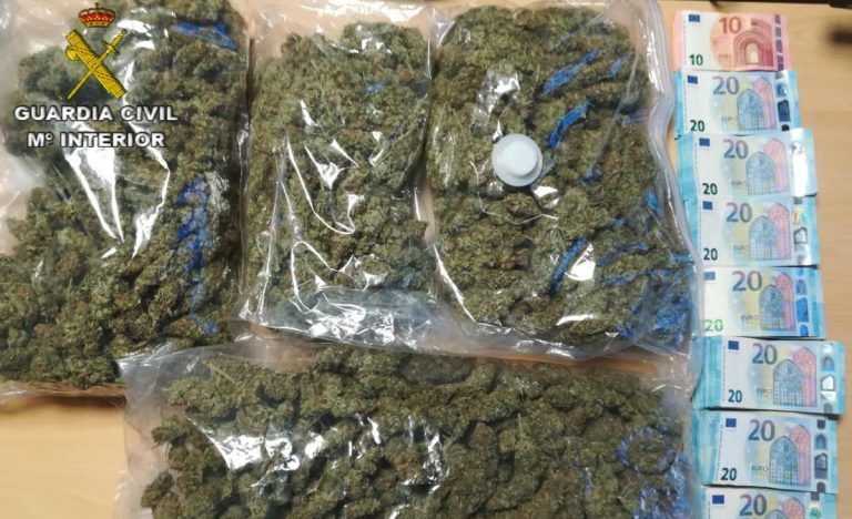 Detienen a cuatro personas en O Porriño por la compraventa de 2 kilos de marihuana