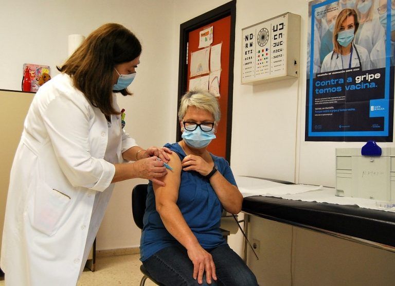 A Área Sanitaria de Vigo lembra a importancia de vacinarse este ano fronte a gripe
