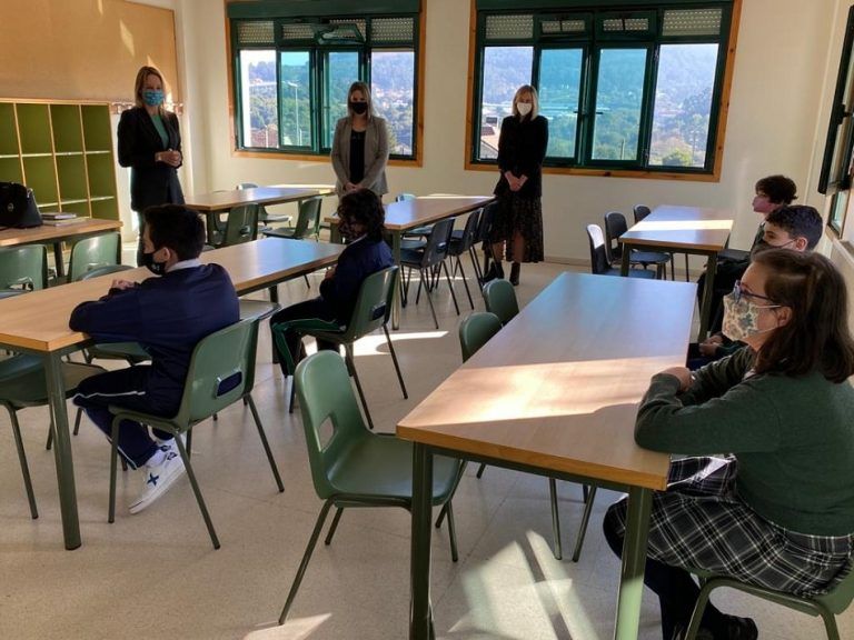 Fernández-Tapias destaca la calidad del proyecto presentado por el alumnado del CPR Plurilingüe Barreiro al consumópolis-15