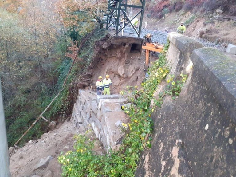 Adif restablece el tráfico ferroviario en la línea Vigo-Ourense a la altura de Frieira (Pontevedra)