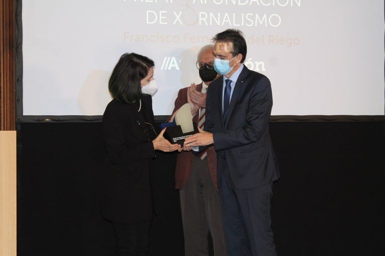 Cristina Pato recibe el XVII Premio Afundación de Xornalismo Fernández del Riego