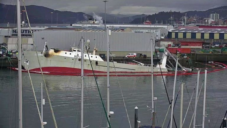 Responsables del Puerto de Vigo, Capitanía Marítima y la armadora del «Baffin Bay» estudian la extracción del gasóleo del buque hundido y su posterior reflotamiento