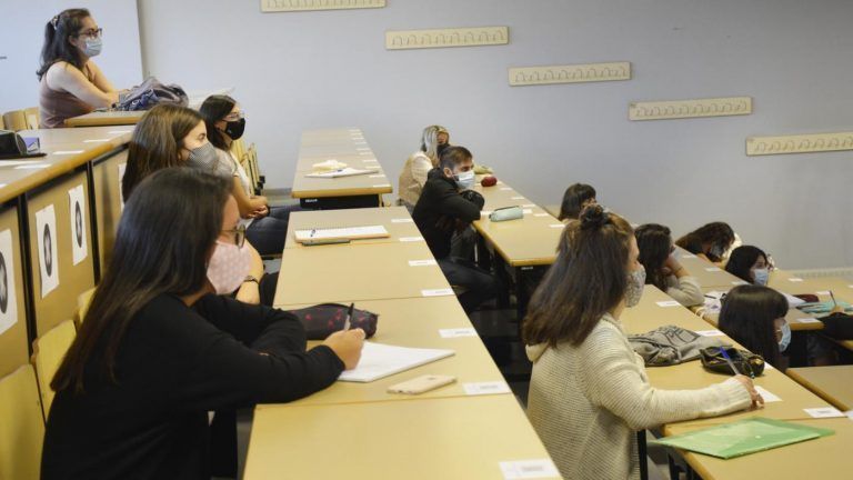 Galicia gasta entre 178 e 311 millóns anuais en formar universitarias e universitarios que emigran