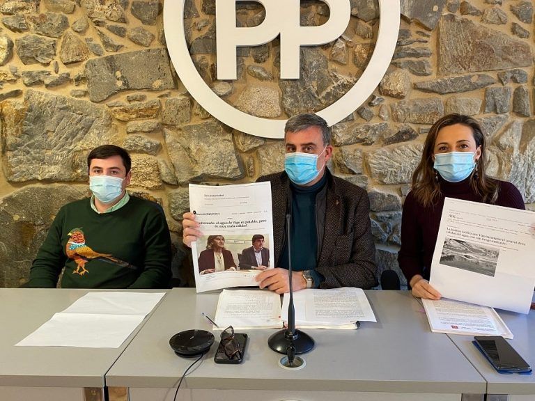 Los concejales del grupo municipal del PP denuncian que la nueva prórroga a Aqualia supone 200 millones «que le vienen muy bien a Caballero y muy mal a los vigueses»