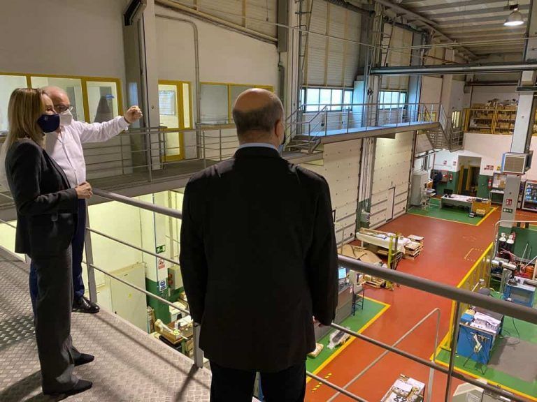 Fernández-Tapias pone en valor la capacidad de adaptación tecnológica de la empresa viguesa Precisgal