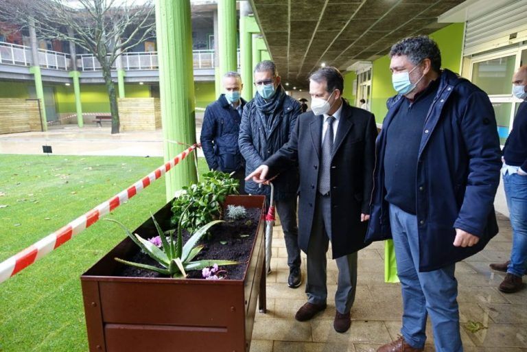 O Goberno local de Vigo remodela a praza interior de Rivera Atienza con 50.000 euros