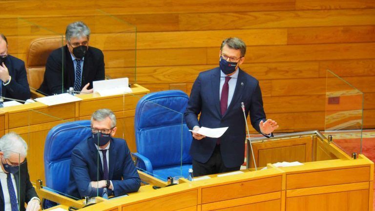 Feijóo denuncia que el Gobierno deriva a Galicia la bonificación en la AP-9