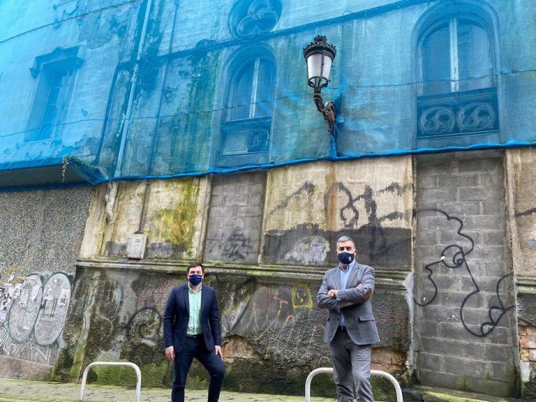El grupo municipal del PP denuncia que el edificio derrumbado en Areal llevaba declarado en ruinas desde 2011