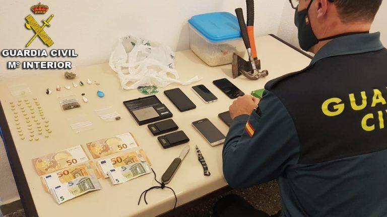 La Guardia Civil investiga a cuatro personas, una de ellas menor de edad, por tráfico de drogas en Baiona