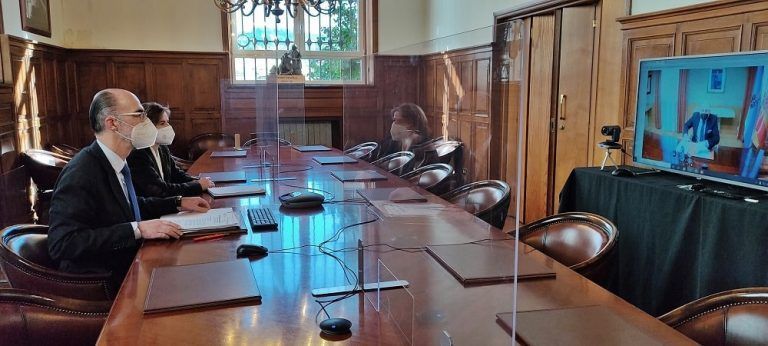Vázquez Almuíña plantea al delegado del Gobierno la necesidad de las conexiones ferroviarias con Bouzas y la PLISAN y más flexibilidad para hacer frente a las consecuencias del Brexit