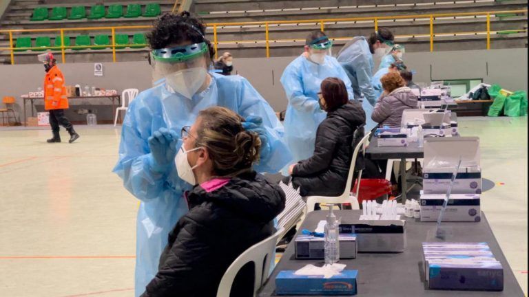 El área de Vigo se sitúa en 1.214 contagios activos tras reducir ayer otros 47