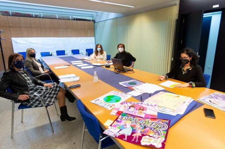 Escolares de Vigo y O Porriño resultan ganadores del concurso del cartel de la campaña de la Xunta de 8 de marzo