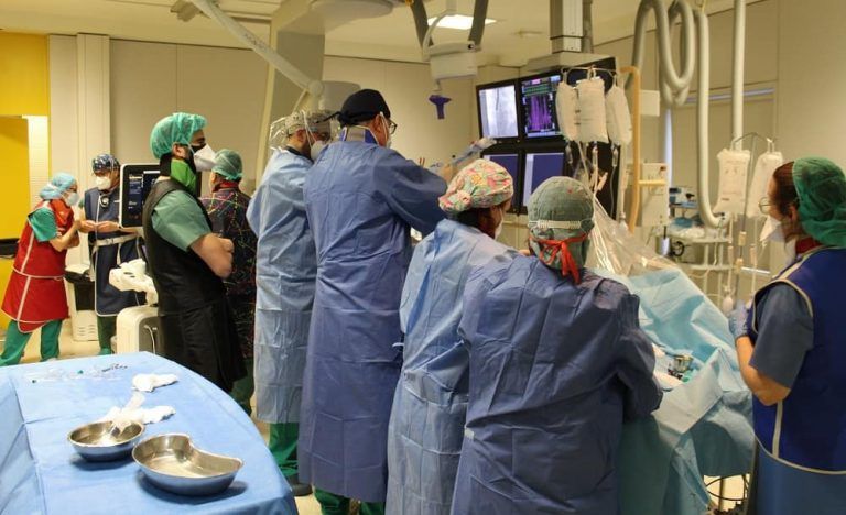 Vithas Vigo implanta el primer dispositivo para reparar la válvula mitral de forma mínimamente invasiva con catéter en la sanidad privada gallega
