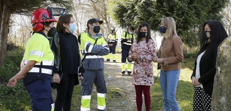 Fernández-Tapias destaca la triple dimensión formativa, laboral y de servicio de los talleres de Mos Peregrino y Juventud en el Camino