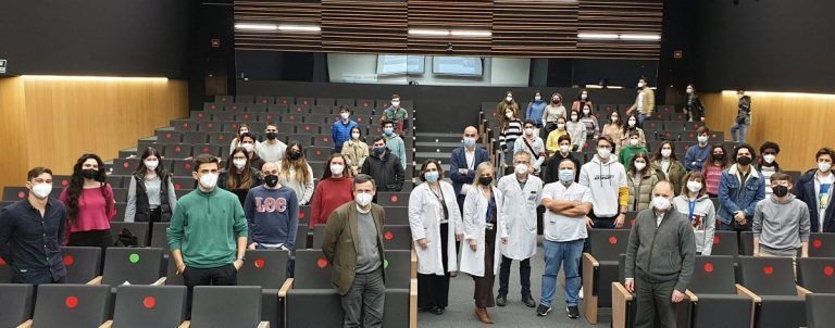 O Álvaro Cunqueiro recibiu a un centenar de estudantes de Enxeñaría Biomédica