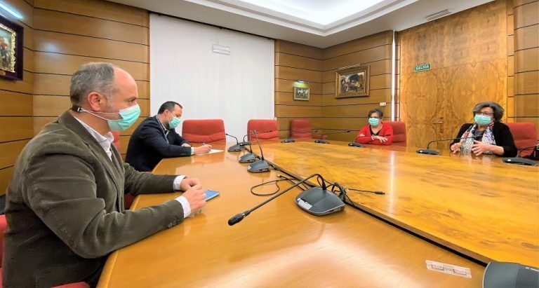 Zona Franca ofrece colaboración para hacer de puente entre la Escuela de Estudios Empresariales y el tejido empresarial