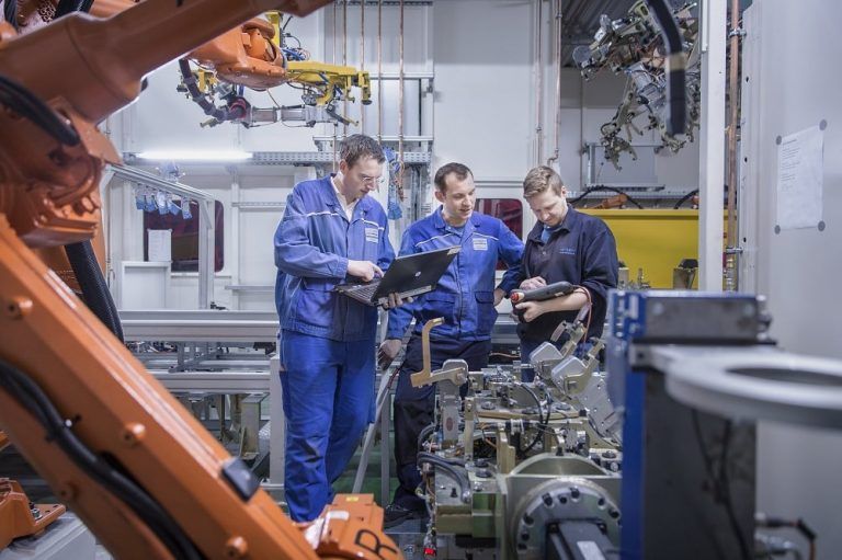 Conde destaca la confianza de Benteler en Galicia al invertir 9M€ en las plantas de Vigo y Mos para desarrollar su modelo piloto de Fábrica 4.0