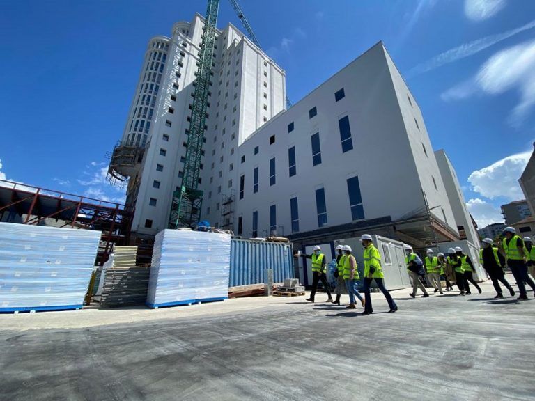 La crisis generalizada en el abastecimiento de materiales provocará una demora en la obra de la Ciudad de la Justicia de Vigo