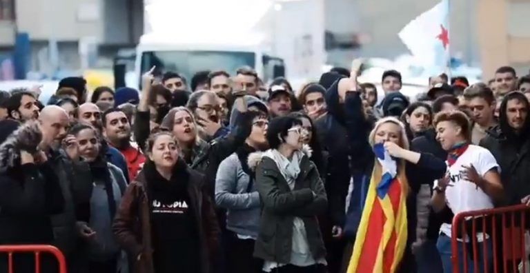 La Fiscalía solicita cuatro años y medio de cárcel para un acusado de lanzar adoquines a policías en una protesta durante un mitin de Vox en Vigo