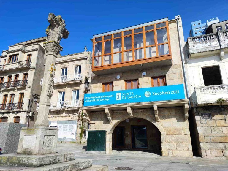 Al Concello de Vigo le preocupa una lona en O Berbés