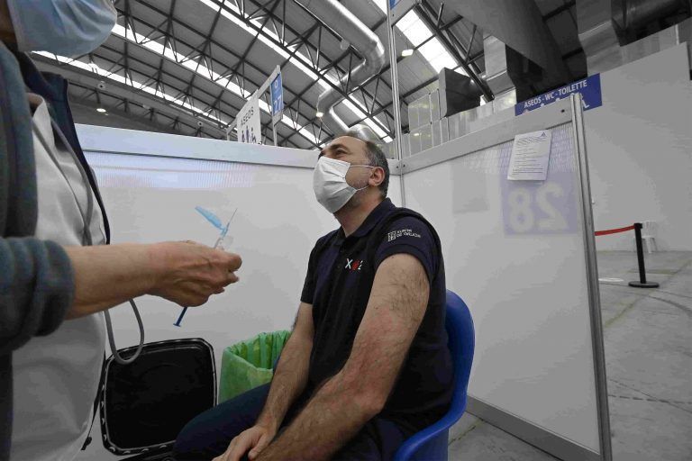 Sanidade estudia implantar un sistema de solicitud de cita previa para vacunarse
