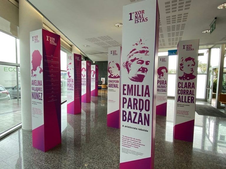 La muestra Las primeras periodistas llega a la Delegación de la Xunta en Vigo para recordar a las pioneras de la lucha por la equidad laboral