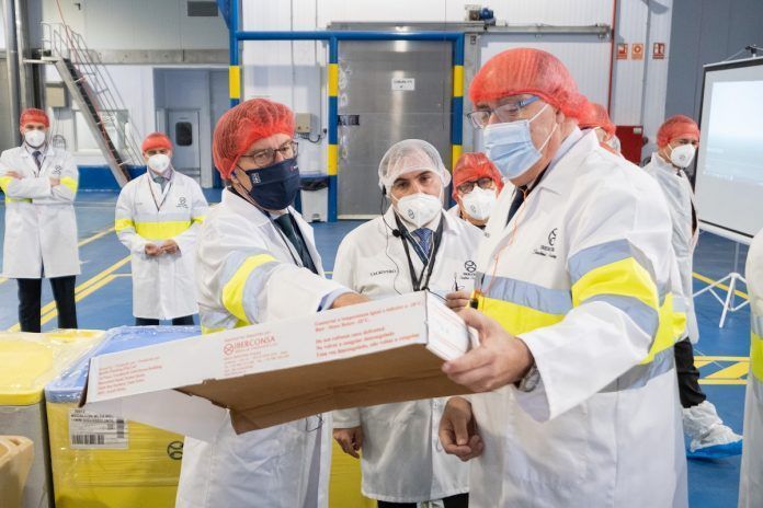 O presidente da Xunta visita as novas instalacións da empresa Iberconsa Seafood Processing