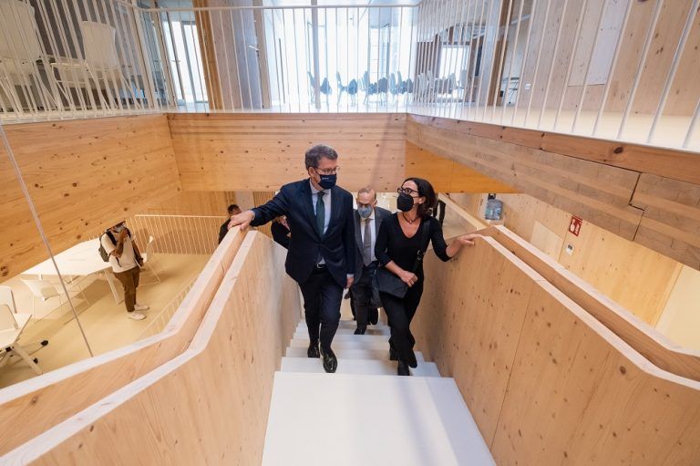 La Xunta entrega a la UVigo el edificio rehabilitado de Redeiras