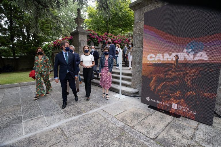 Feijóo invita a caminar a Galicia para disfrutar de un destino extraordinario y prepararse para batir el récord de 5 millones de visitantes en 2022