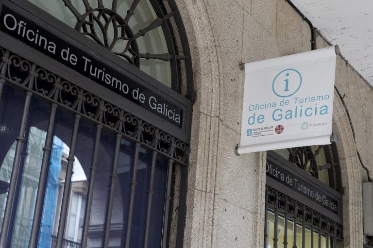 El turismo en Galicia cierra julio con una evolución 20 puntos mejor que el promedio nacional