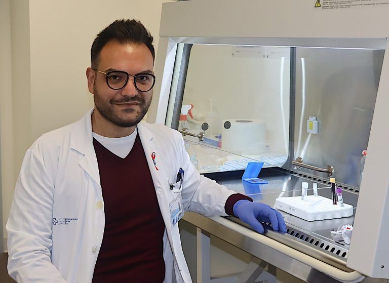 Un biólogo do IIS Galicia Sur obtén o premio nacional como mellor investigador novo en VIH