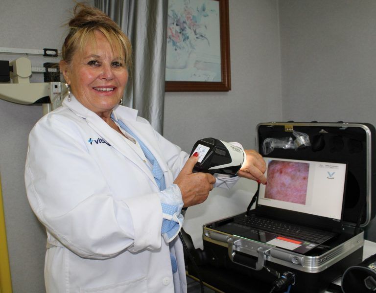 Vithas Vigo incorpora un videodermatoscopio digital que permite la prevención temprana del melanoma y otros cánceres de piel