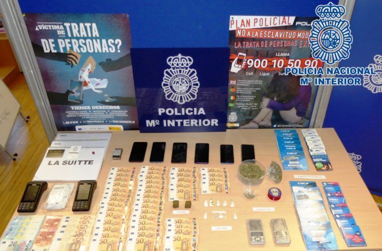 La Policía Nacional desarticula una organización criminal dedicada a la explotación de mujeres en chalets de lujo en Vigo y Poio
