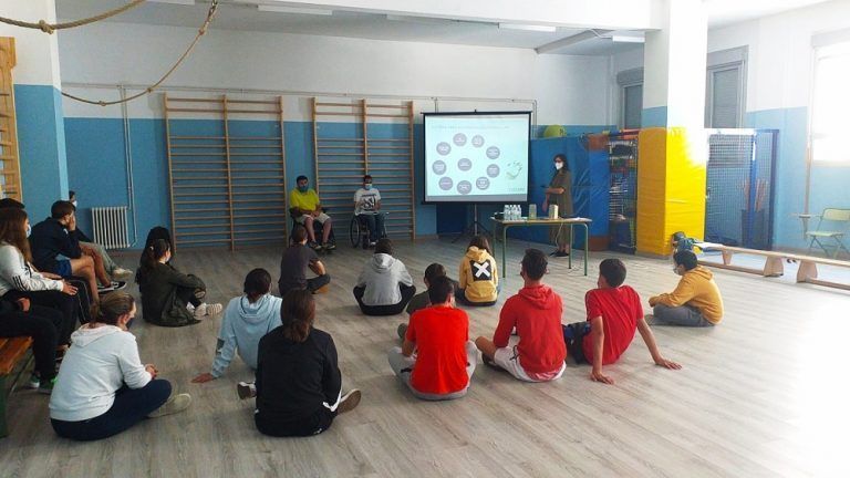 COGAMI sensibiliza ao alumnado do CPI Cova Terreña de Baiona sobre a prevención de lesións medulares