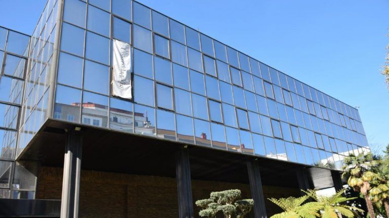 El futuro laboratorio cuántico de Vigo se instalará en el edificio blanco de Zona Franca en López Mora