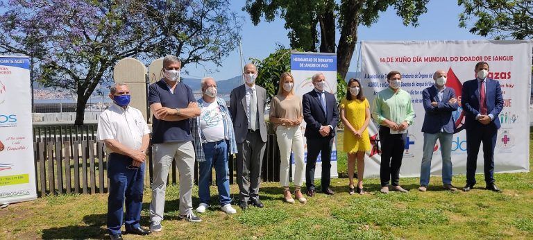 Vázquez Almuiña pone en valor la generosidad de los donantes con el reacondicionamiento del entorno del monumento en su honor