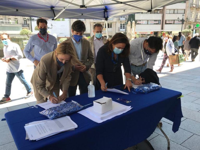 El PP de Vigo recoge firmas contra los posibles indultos del Gobierno central a los condenados por sedición