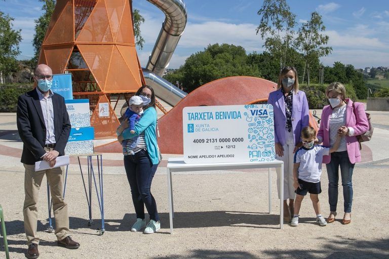 Fabiola García anima el comercio gallego a complementar los beneficios de la Tarxeta Benvida con nuevos descuentos para las familias que la presenten