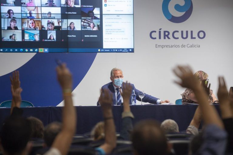 Los procuradores de Vigo exigen la dimisión del presidente del CGPE