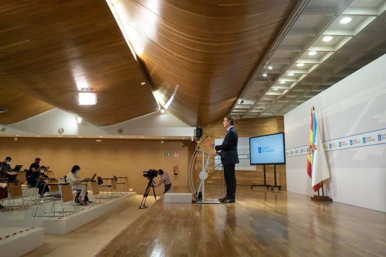 Galicia congelará un año más los precios de las matrículas universitarias, lo que supondrá un ahorro de cerca de millones de euros para las familias