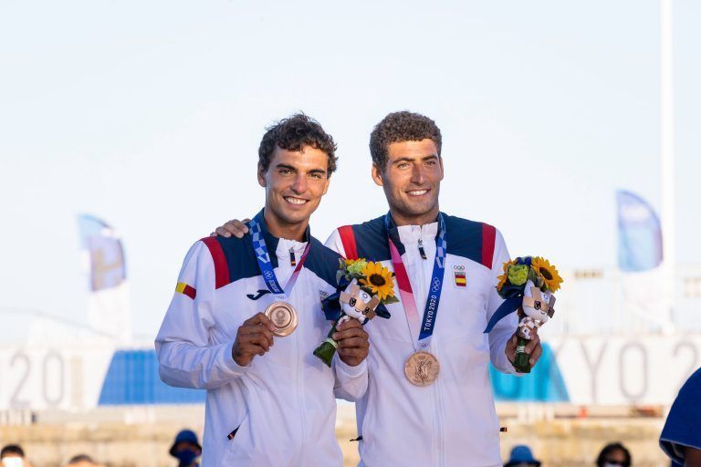 Nico Rodríguez bronce en clase 470 de vela en Tokio