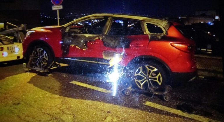 Localizado y detenido tras robar en cuatro vehículos y calcinar dos de ellos