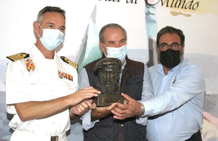 comandante director de la escuela naval militar de marín, presidente del Náutico y presidente de la RFGV