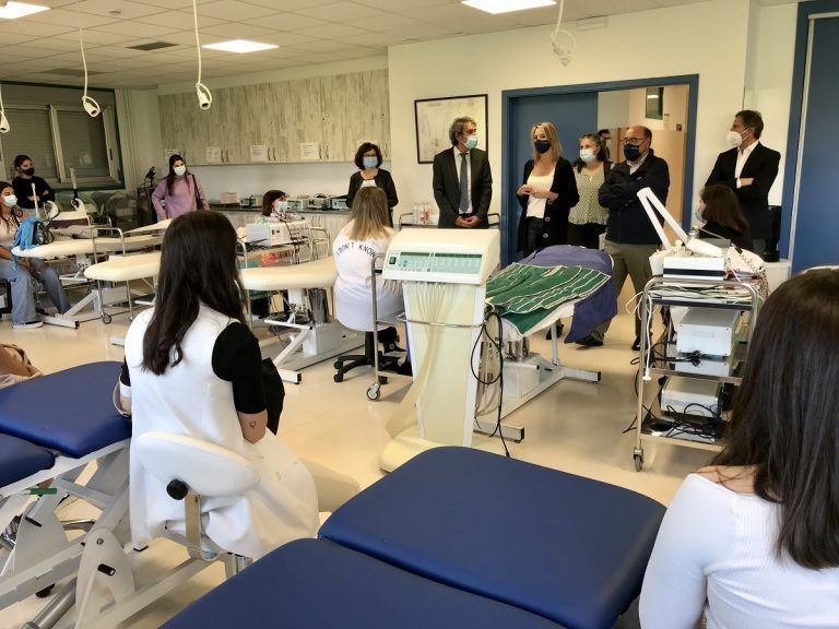 Fernández-Tapias destaca la apuesta de la Xunta por la formación especializada del alumnado de la FP con la implantación de seis nuevos másteres este curso en Vigo