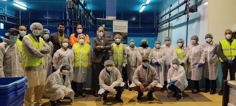 Más de una veintena de alumnos concluyen su formación como operadores de lonja en Vigo