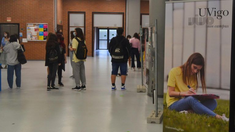 A UVigo roza a “presencialidade total” no inicio do novo curso