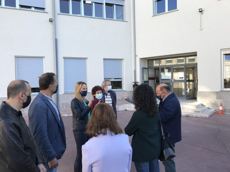 Fernández-Tapias supervisa el final de las obras en el IES primeiro de marzo de Baiona tras una inversión de 293.000 euros
